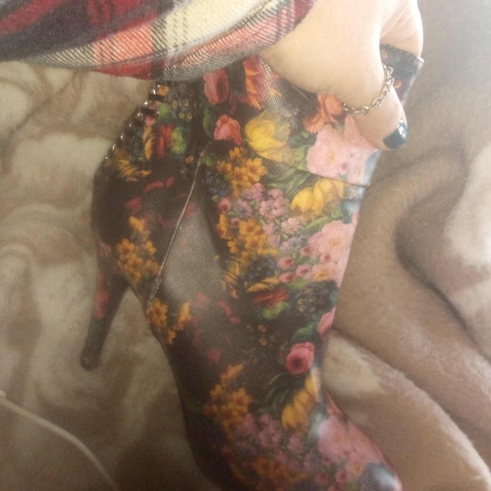 Heels - Picture 2 of 6